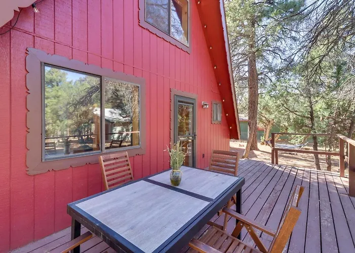 Decks + Fire Pit: Rustic-modern Cabin! Holiday home *