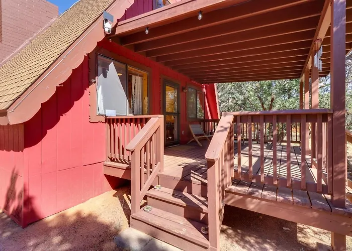 Holiday home Decks + Fire Pit: Rustic-modern Cabin!