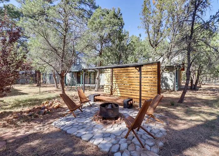 Decks + Fire Pit: Rustic-modern Cabin! Holiday home Overgaard