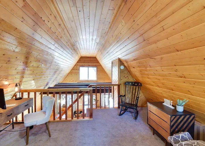 Holiday home Decks + Fire Pit: Rustic-modern Cabin! Overgaard